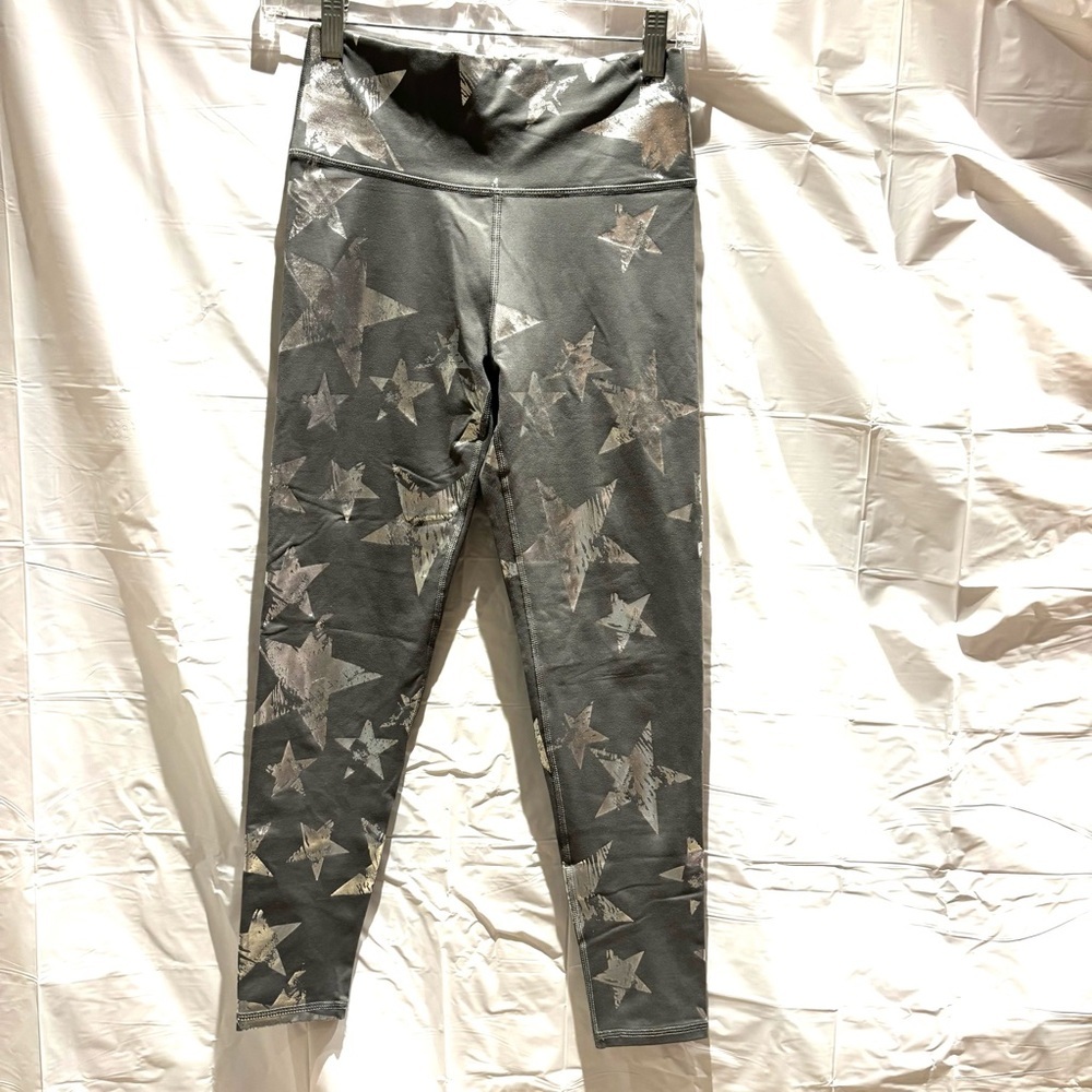 NWOT aerie star print Capri leggings Chill play move gray silver metallic SZ S P